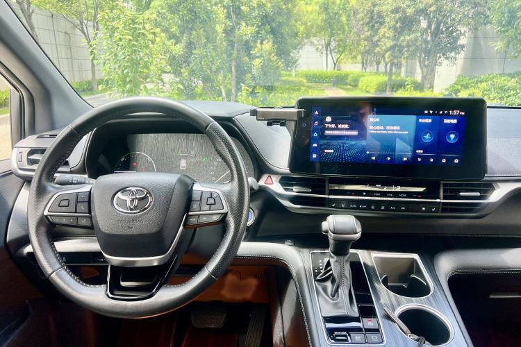 Used Toyota Sienna 2021 2.5L Hybrid Premium Edition
