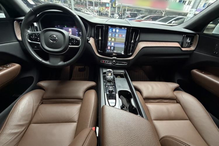 Used Volvo XC60 2022 B5 4x4 Smart Luxury Edition
