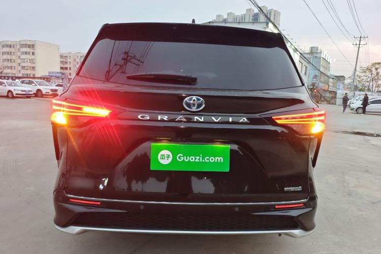 Used Toyota Granvia 2023 2.5L Hybrid Flagship VIP Edition
