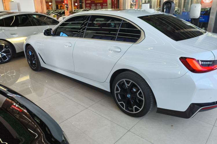 Used BMW i3 2024 eDrive 35 L
