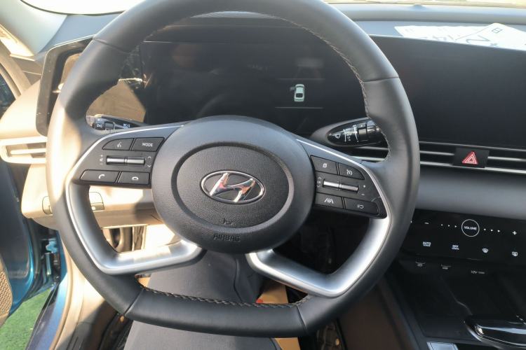 Used Hyundai Elantra 2022 1.5L CVT LUX Prestige Edition
