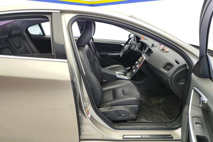 Used Volvo S60 2016 S60L T4 Zhiyuan Edition
