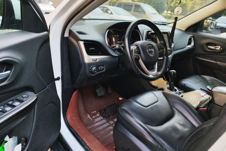 Used  Cherokee 2016 2.0L Superior Edition
