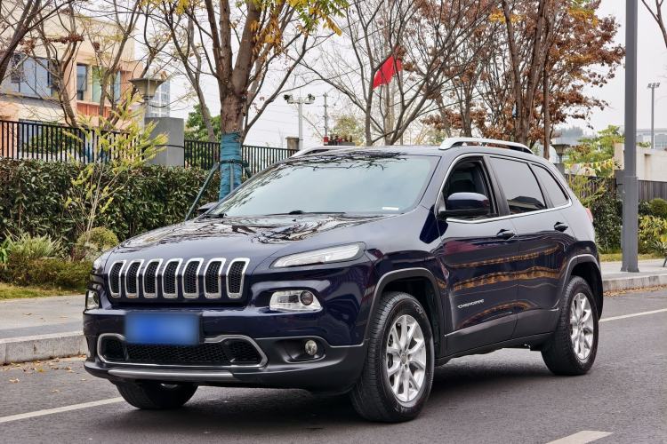 Used  Cherokee 2016 2.4L Professional Smart Version
