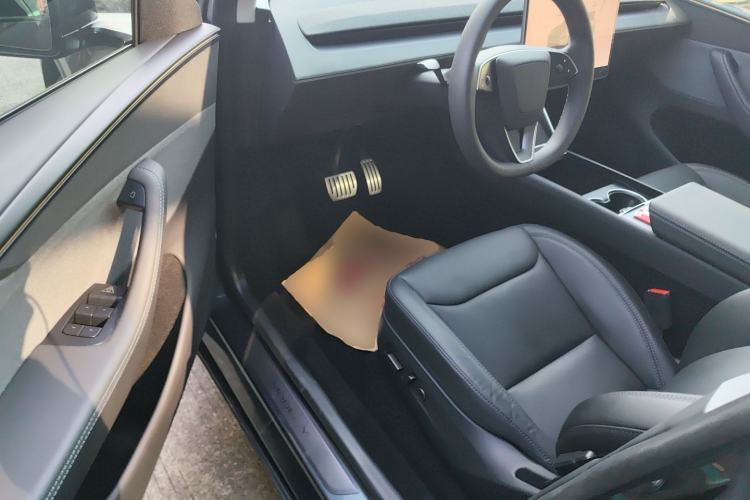 Used Tesla Model Y 2025 Rear-Wheel-Drive Version
