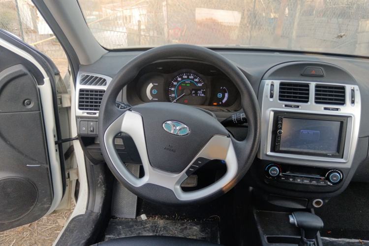 Used  300E 2017 Standard Model