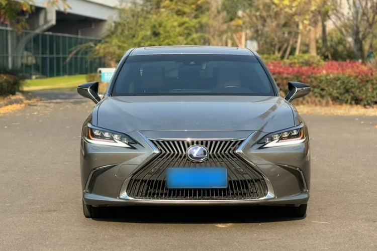 Used Lexus ES 2020 300h Deluxe Edition
