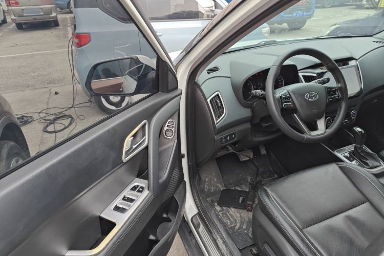 Used Hyundai ix25 2015 1.6L Automatic Two-Wheel-Drive Deluxe DLX Model