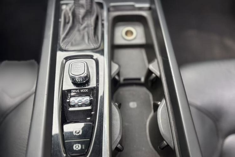 Used Volvo XC60 2019 T5 4x4 Smart Edition China V Standard
