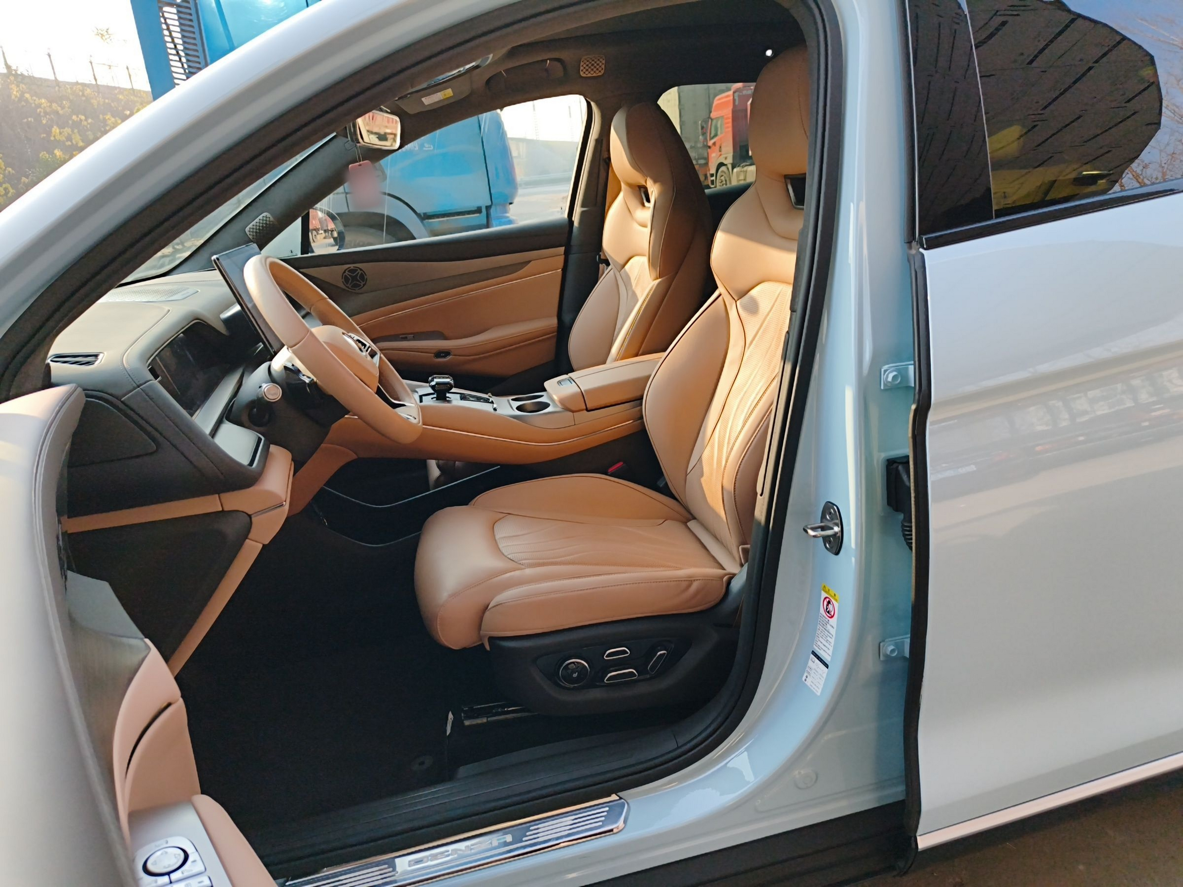 المقاعد الأمامية داخل السيارة