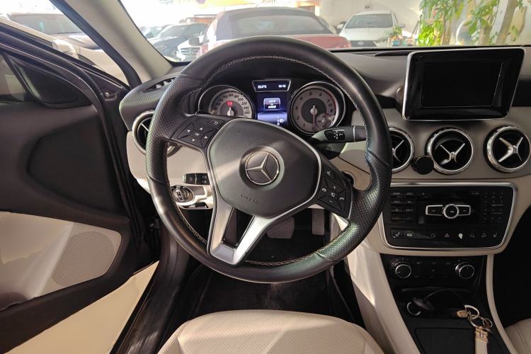 Used Mercedes-Benz GLA 2015 GLA 220 4MATIC Fashion Model