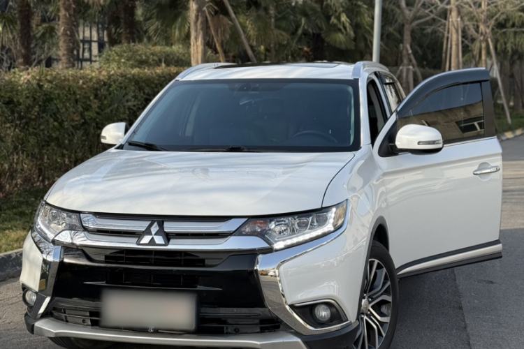 Used Mitsubishi Outlander 2018 2.4L 4x4 Luxury Edition 7-Seater