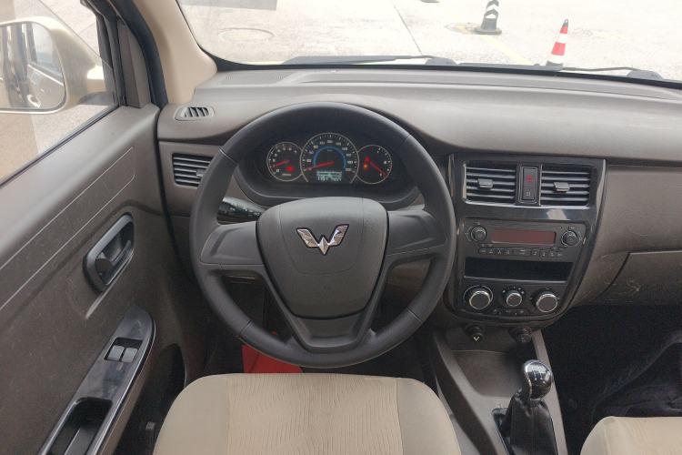 Used Wuling Rongguang V 2016 1.2L Standard Version