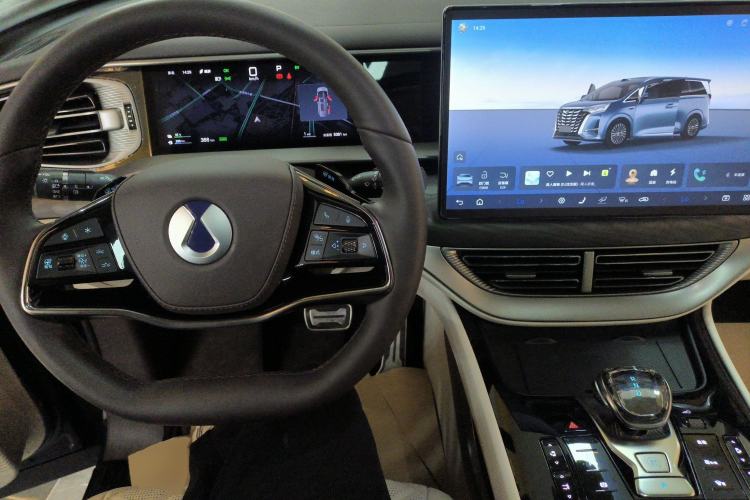 Used Denza D9 2025 DM-i Smart Drive 1020 Four-Wheel Drive Deluxe Model
