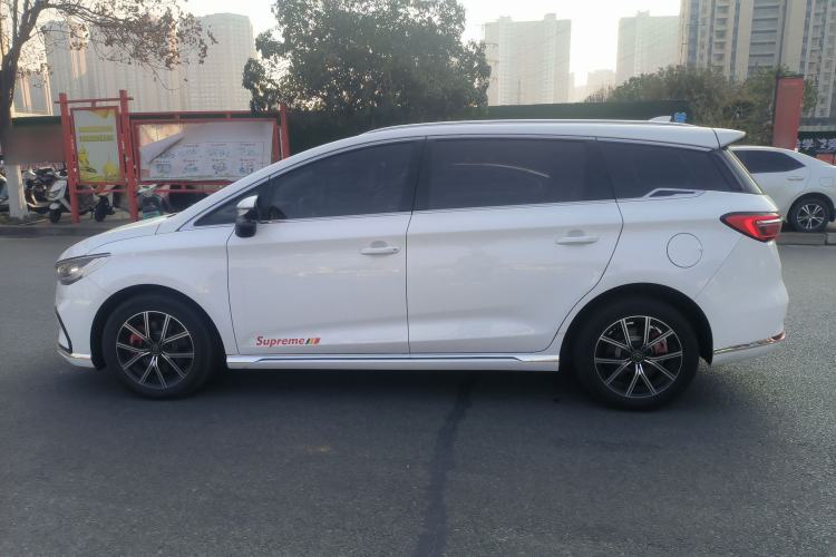 Used BYD Song MAX New Energy 2022 DM-i 105KM Prestige Model
