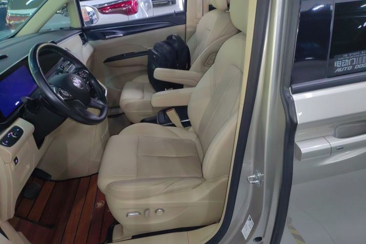 Used Buick GL8 2022 ES Landtrek 653T Luxury Edition
