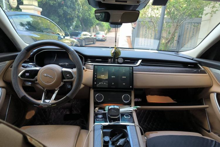 Used Jaguar XFL 2023 XFL 2.0T P250 Two-Wheel-Drive Prestige Luxury Gold Edition
