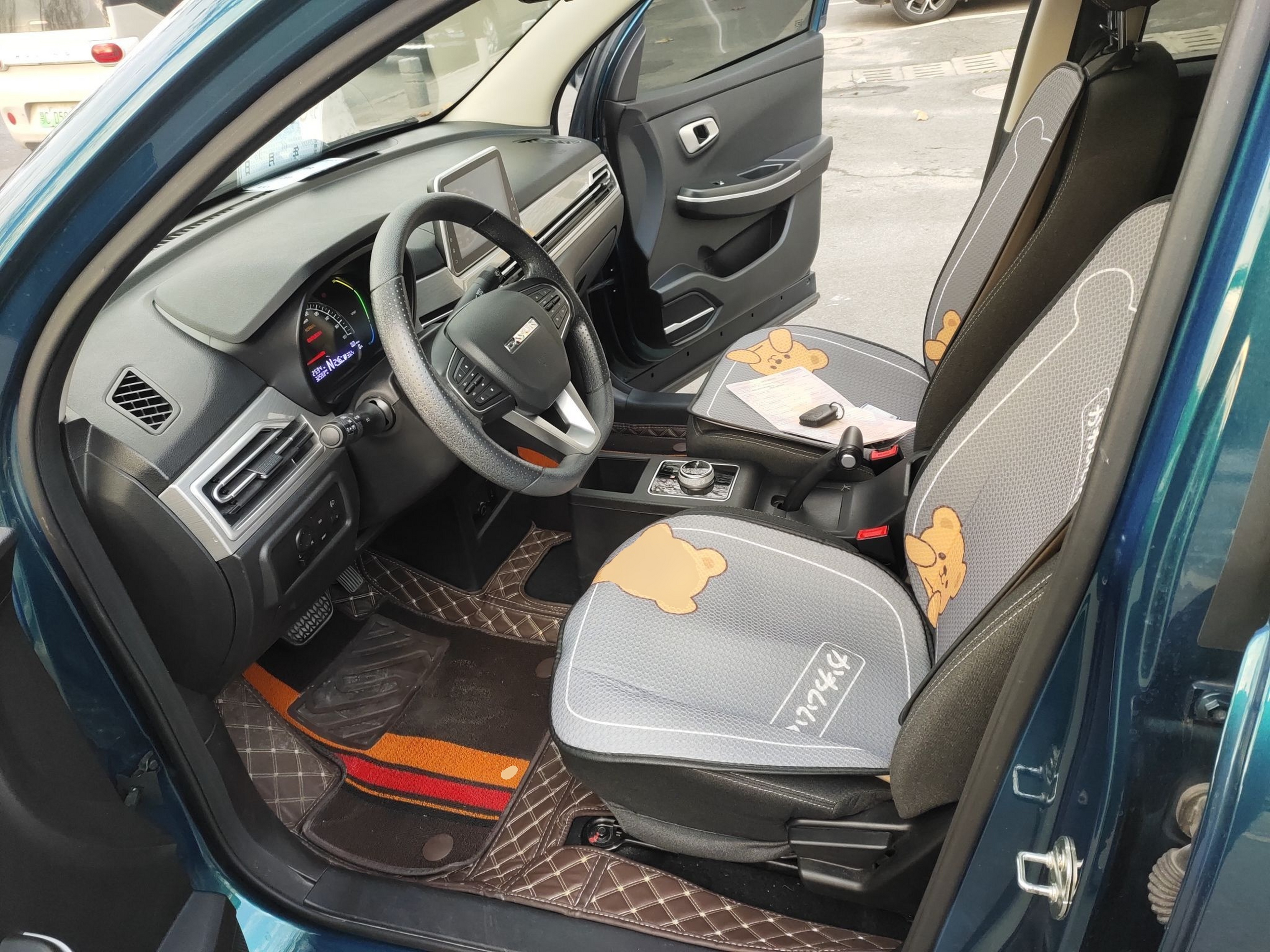 Переднее сиденье в автомобиле