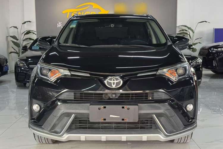 Used Toyota RAV4 2018 2.0L CVT Two-Wheel Drive Fashion X Edition