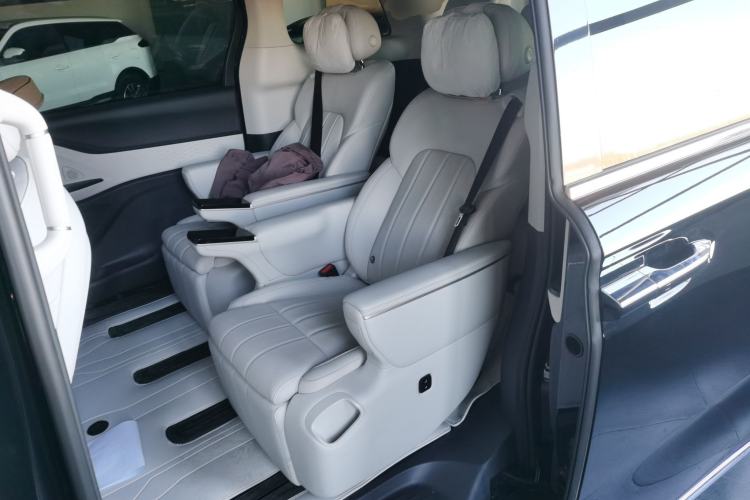 Used VOYAH Dream 2025 PHEV Four-Wheel Drive Excellence Kunpeng Edition
