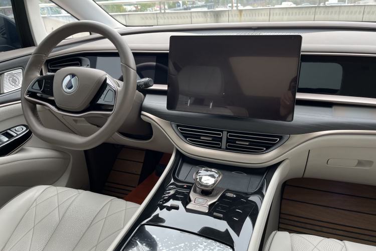 Used Denza D9 2022 DM-i 970 Four-Wheel Drive Prestige Model
