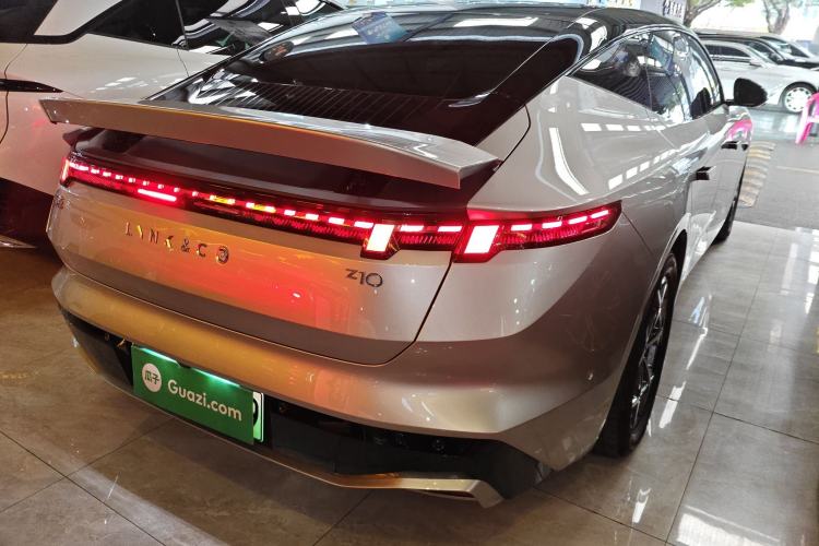 Used Lynk & Co Z10 2025 95 kWh 766 km Range Rear-Wheel Drive Max
