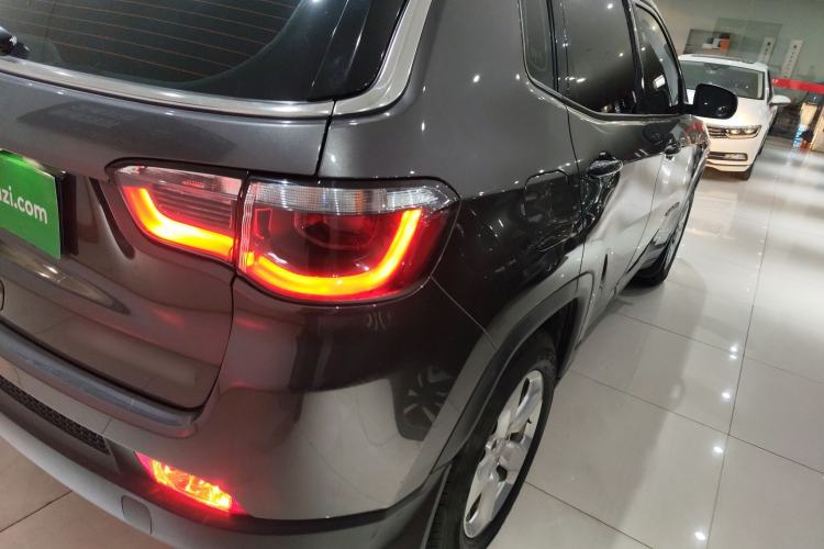 Used  Compass 2020 220T Automatic Leading Edition
