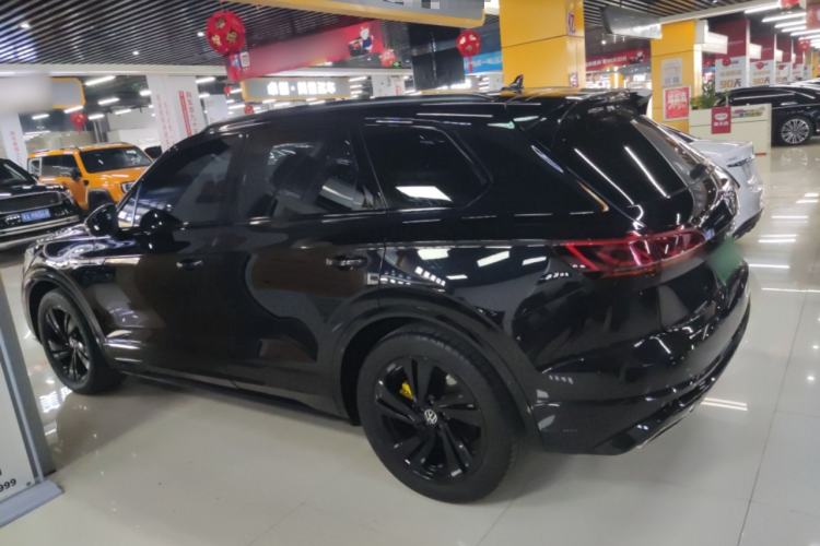 Used Volkswagen Touareg 2022 3.0 TSI Luxury Edition Black Diamond Sport Package
