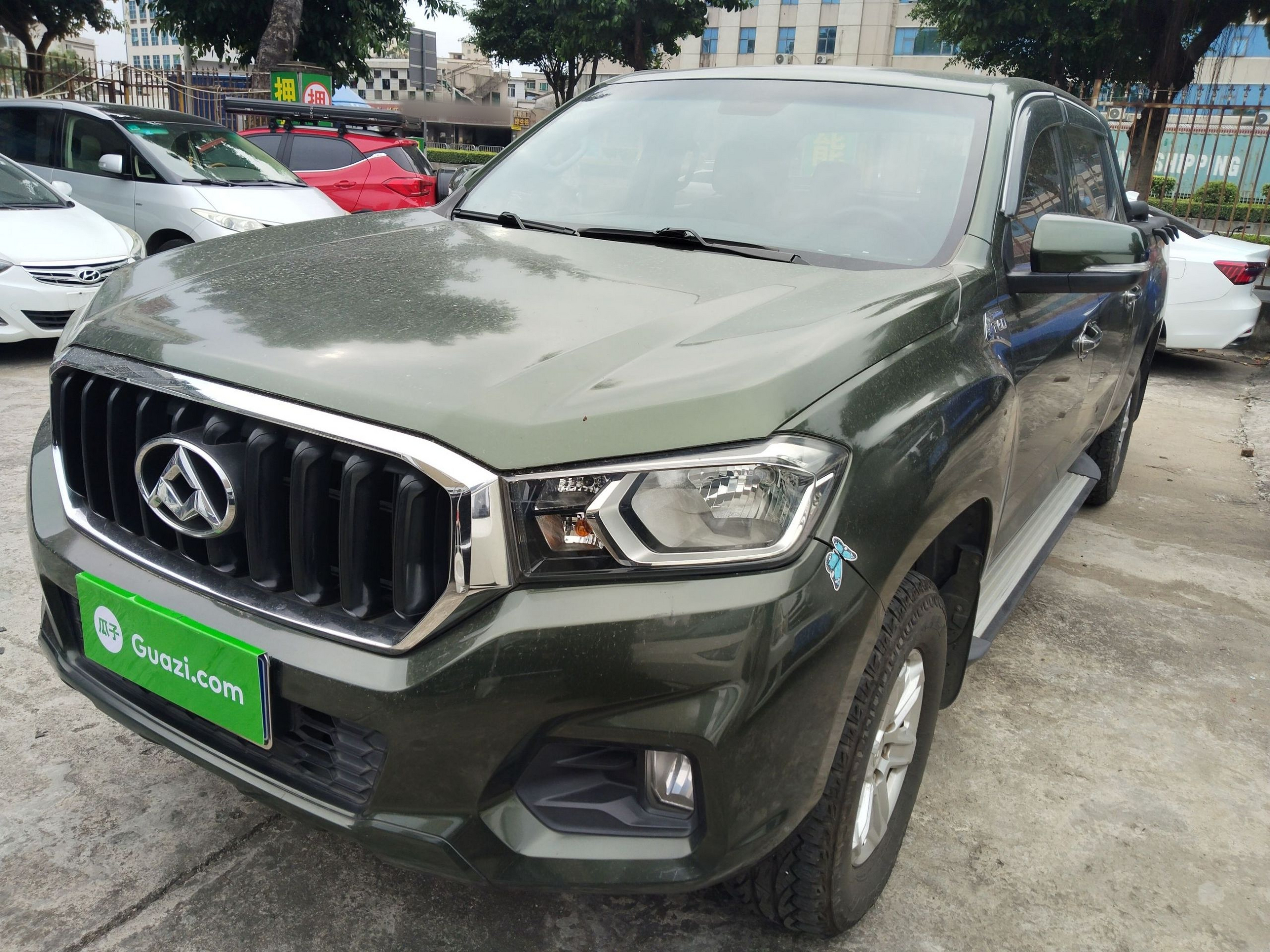 Под передней частью автомобиля