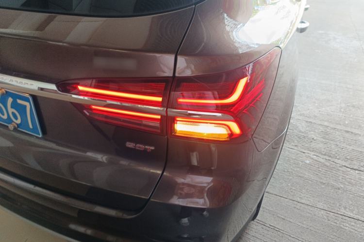 Used Roewe RX5 2017 20T Two-Wheel Drive Automatic Internet Elite Edition
