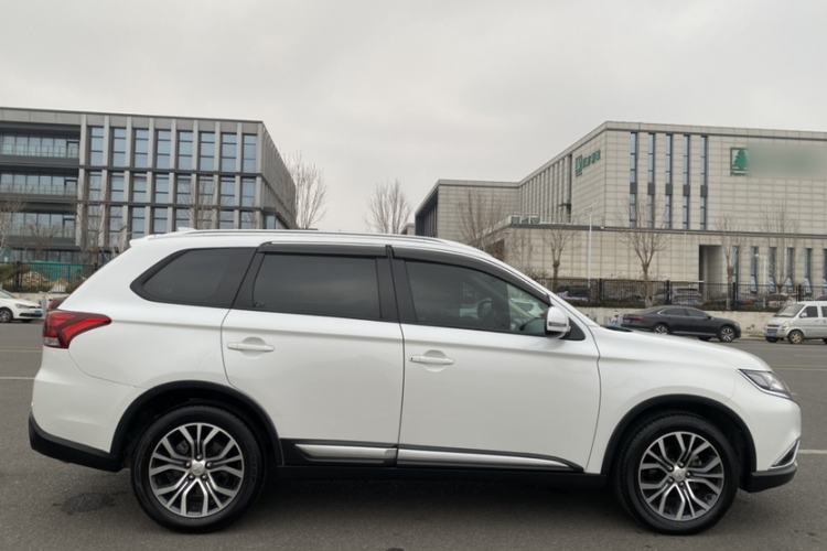 Used Mitsubishi Outlander 2018 2.0L Two-Wheel Drive Glory Edition 5 Seats