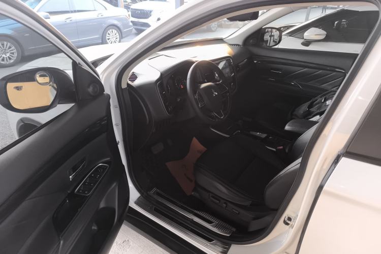 Used Mitsubishi Outlander 2020 2.0L Two-Wheel Drive Enjoyment Version 5 Seats
