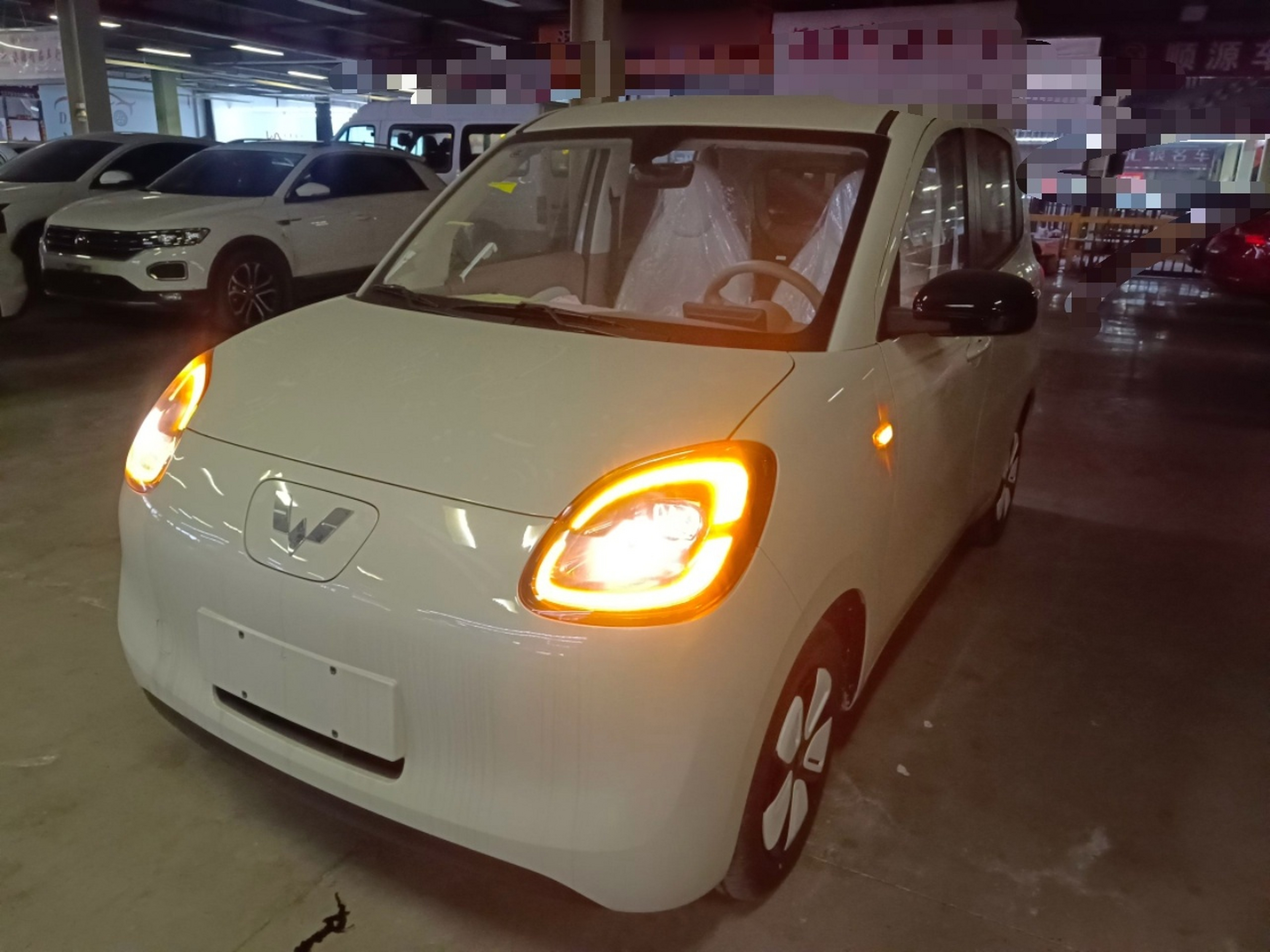 Под передней частью автомобиля