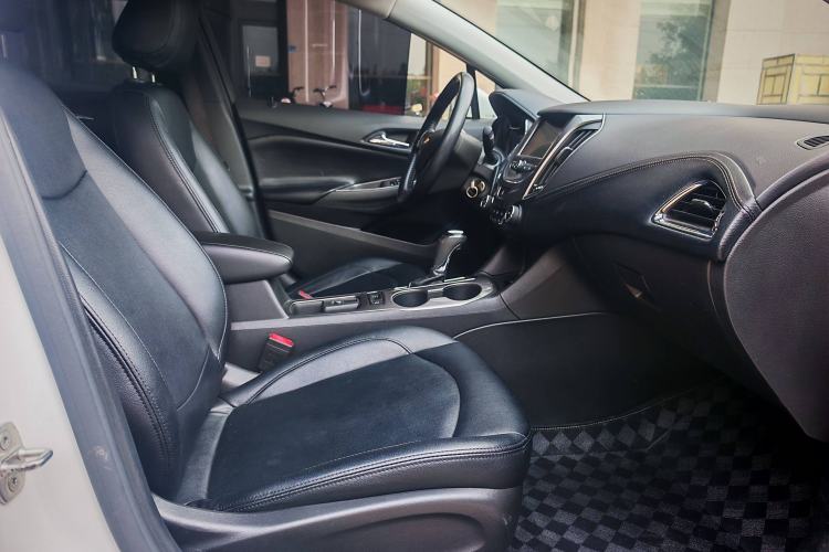 Used Chevrolet Cruze 2018 320 Automatic Pioneer Sunroof Edition
