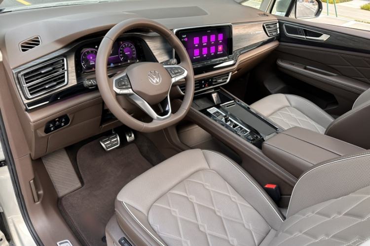 Used Volkswagen Viloran 2024 380TSI Premium Edition
