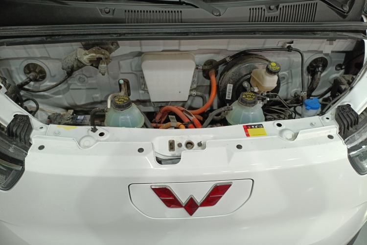 Used Wuling Yangguang 2024 300KM Comfort Version Passenger Van 75kW
