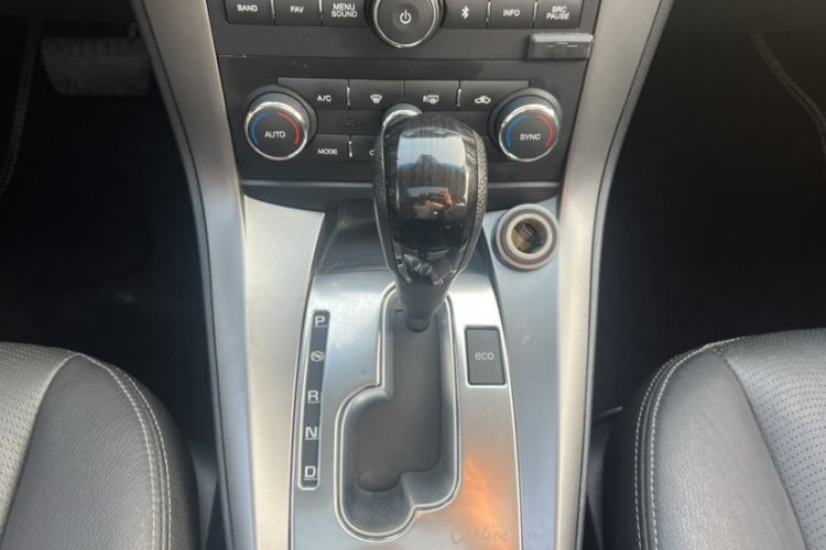 Used Chevrolet Captiva 2015 2.4L 4x4 Flagship Edition 7-Seater
