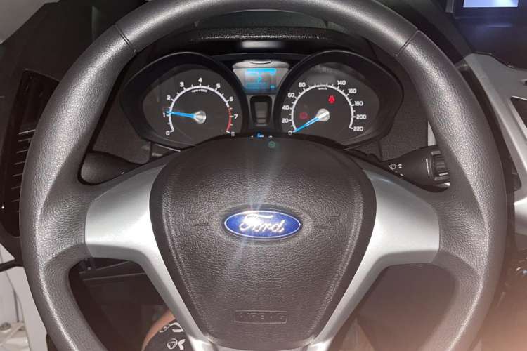 Used Ford EcoSport 2013 1.5L Automatic Fashion Model
