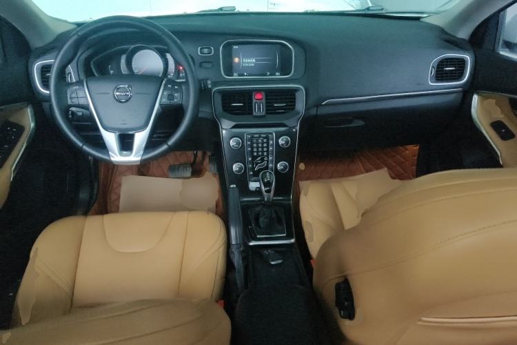 Used Volvo V40 2017 T3 Zhiyi Edition
