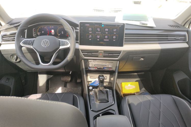 Used Volkswagen Tiguan L 2024 Outstanding Model 300TSI Automatic Two-Wheel Drive Longteng Edition
