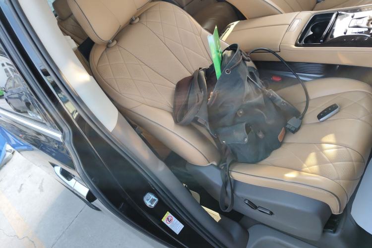 Used Denza D9 2022 EV 600 Four-Wheel Drive Flagship Model
