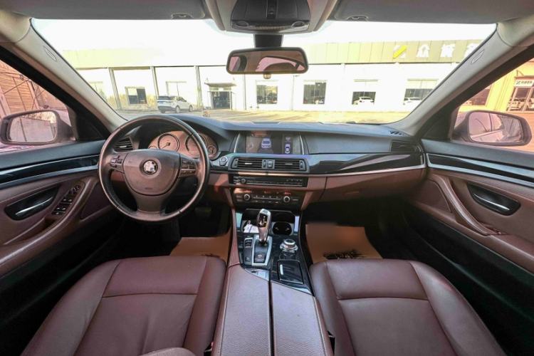 Used BMW 5 Series 2014 520Li Elegant Model
