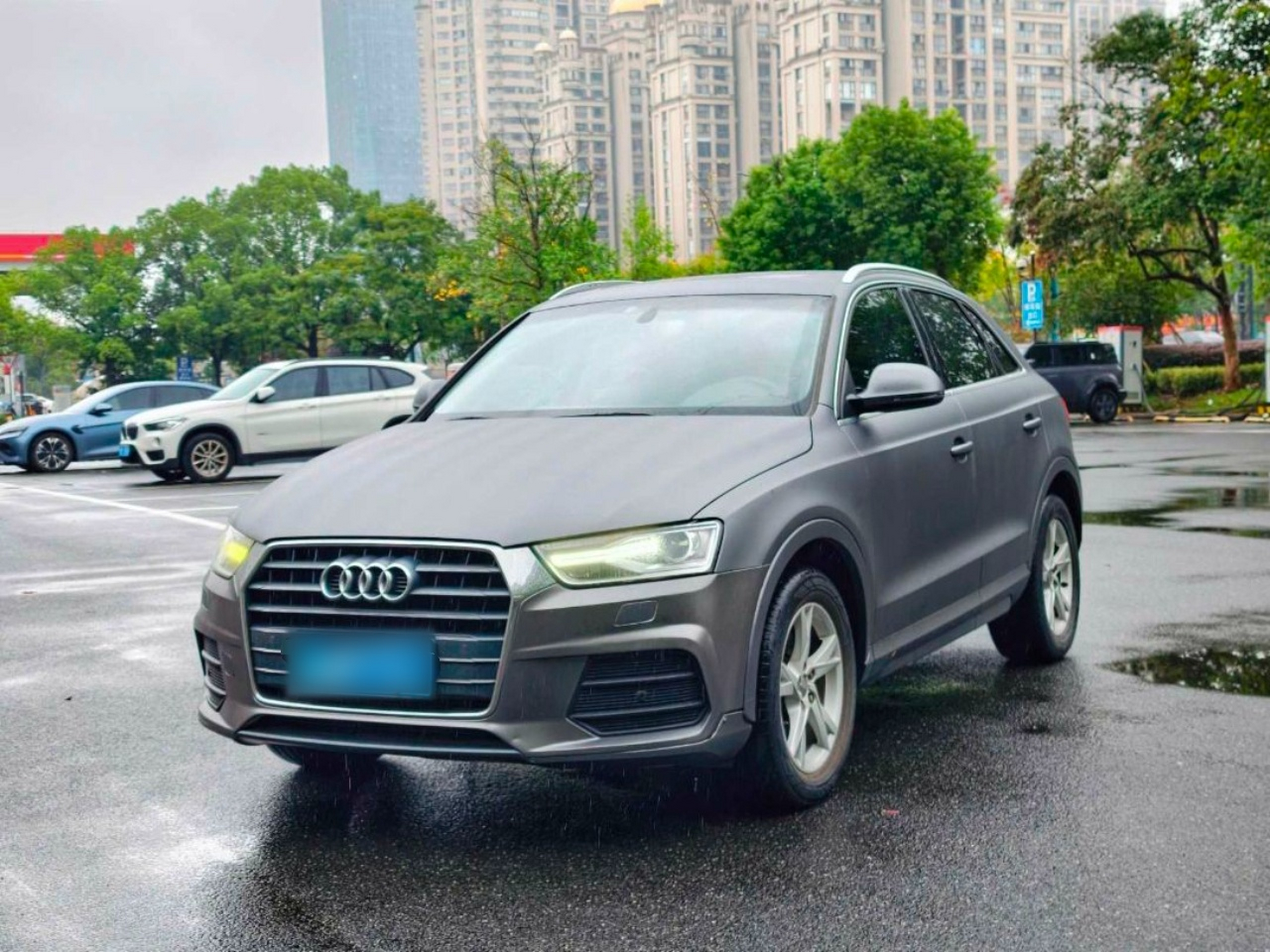 Под передней частью автомобиля