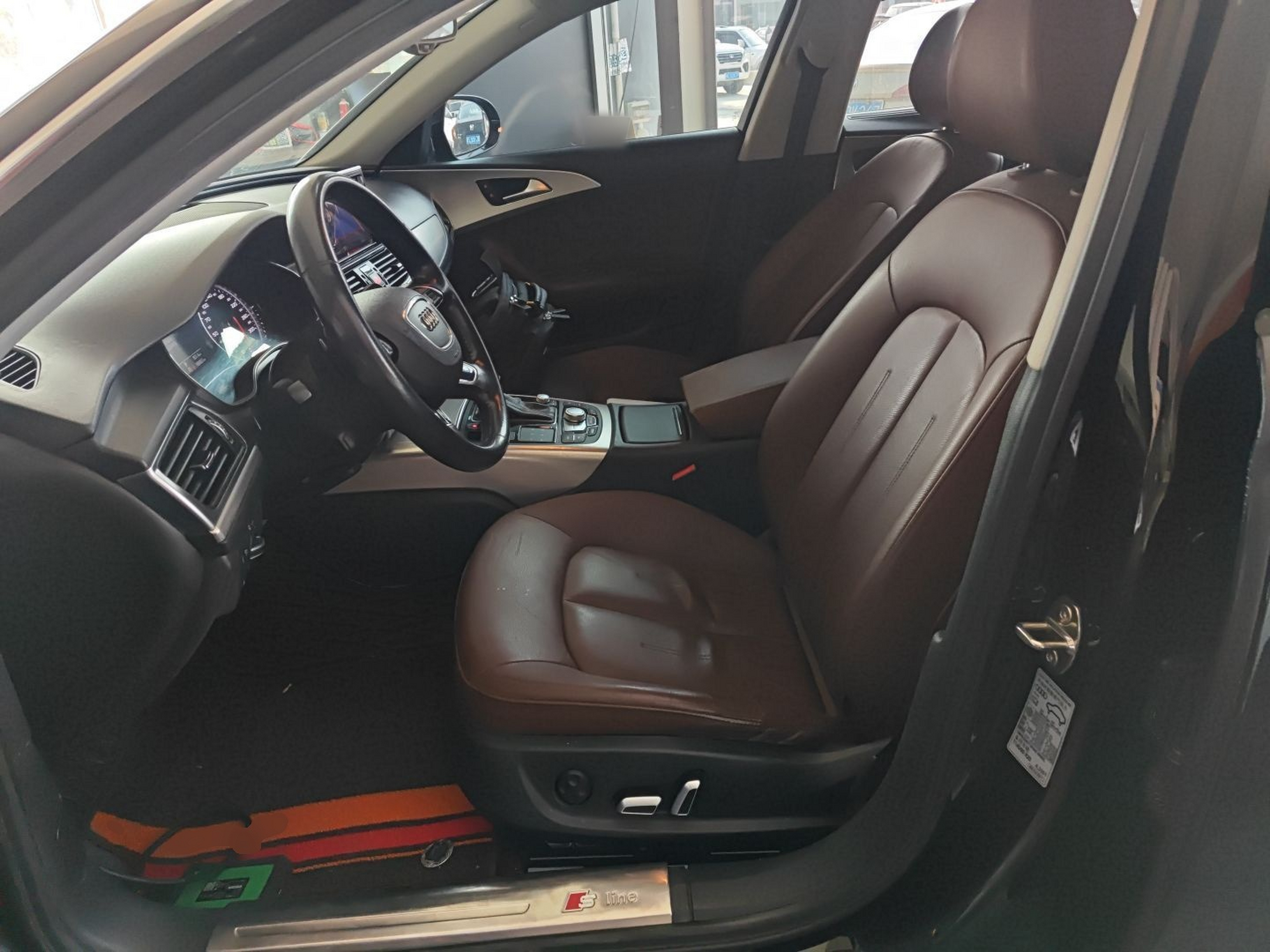 المقاعد الأمامية داخل السيارة