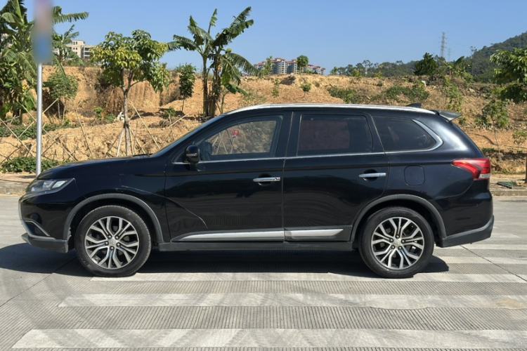 Used Mitsubishi Outlander 2018 2.0L Two-Wheel Drive Glory Edition 5 Seats
