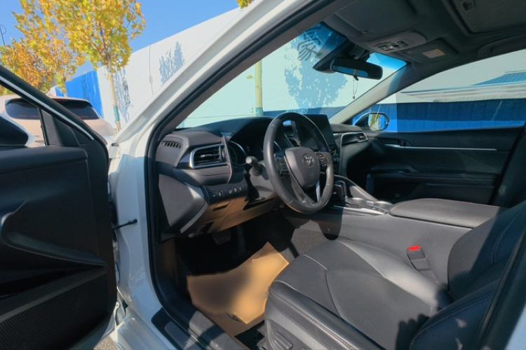 Used Toyota Camry 2023 2.0G Luxury Edition
