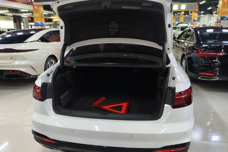 Used Audi A4L 2022 40 TFSI Luxury Dynamic Model
