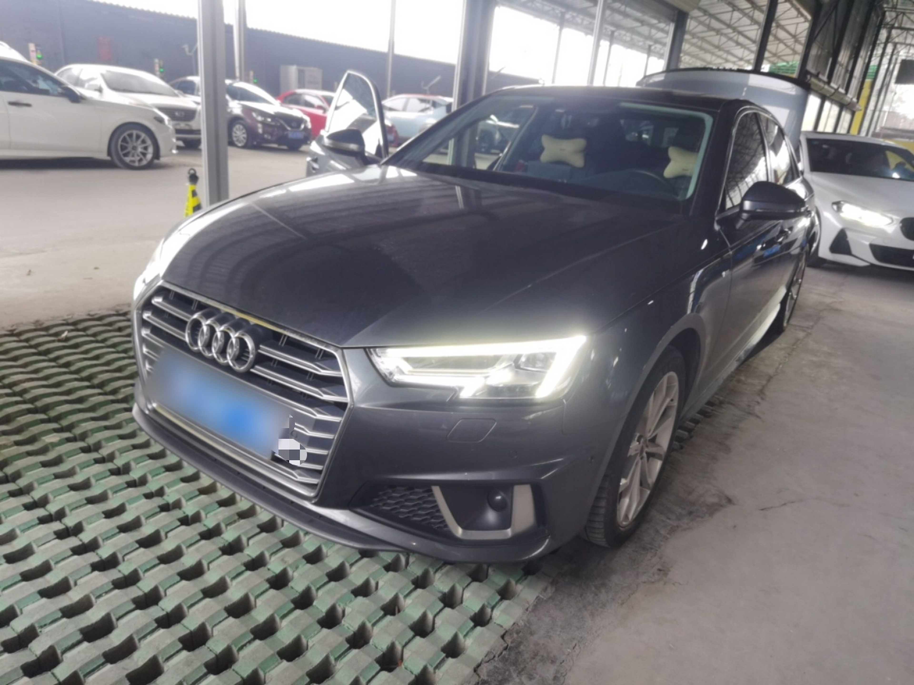 Под передней частью автомобиля