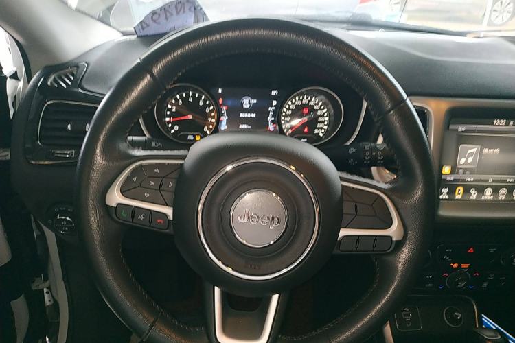 Used  Compass 2017 200T Automatic Family Edition
