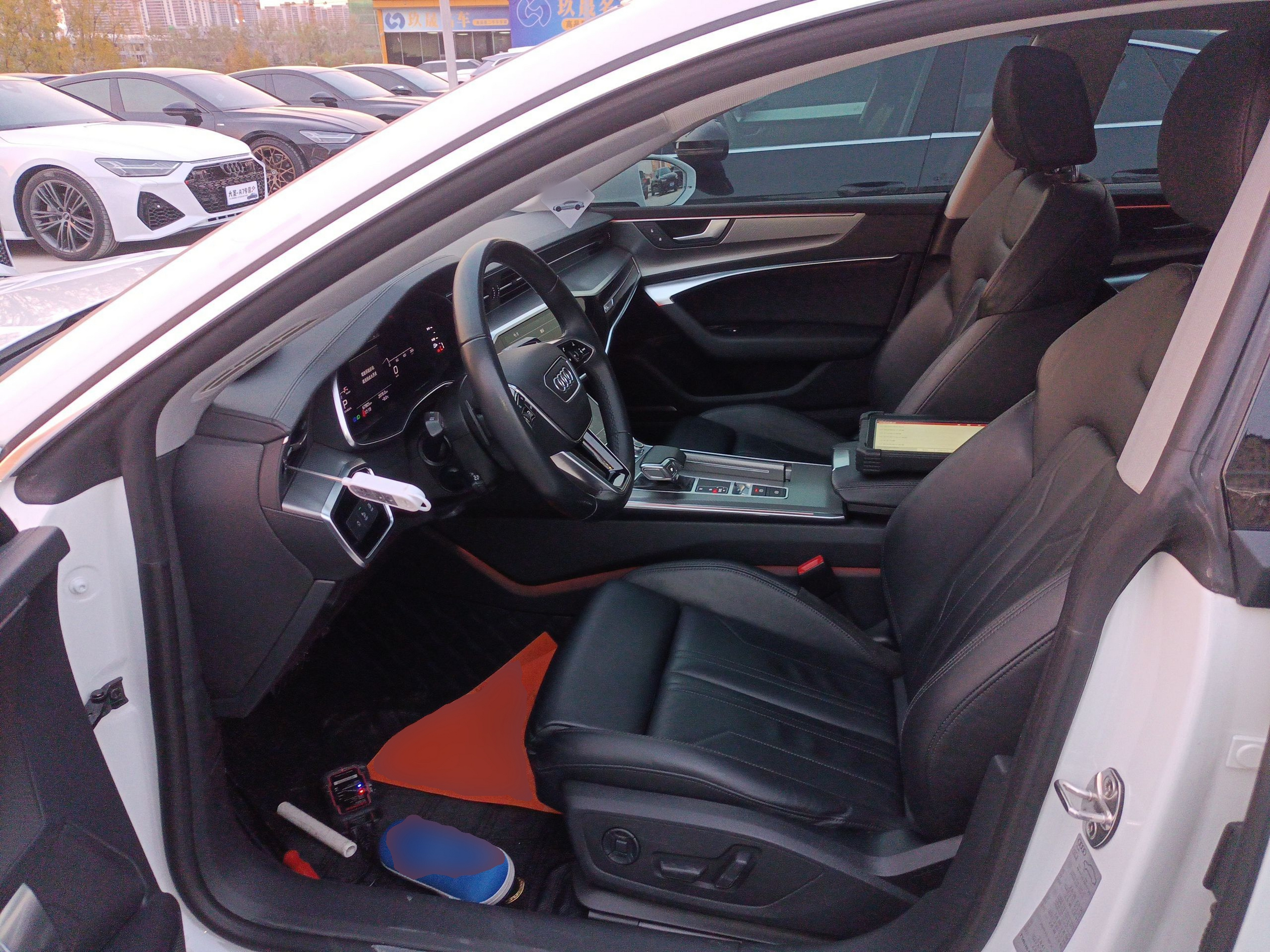 Переднее сиденье в автомобиле